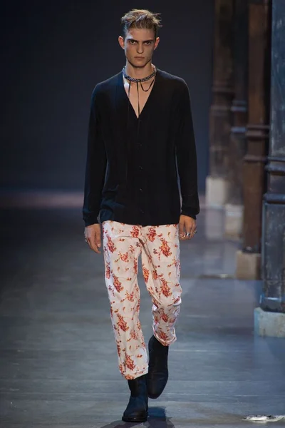 Look 2